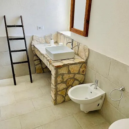 Tenuta Tinelli Sonia Νότσι